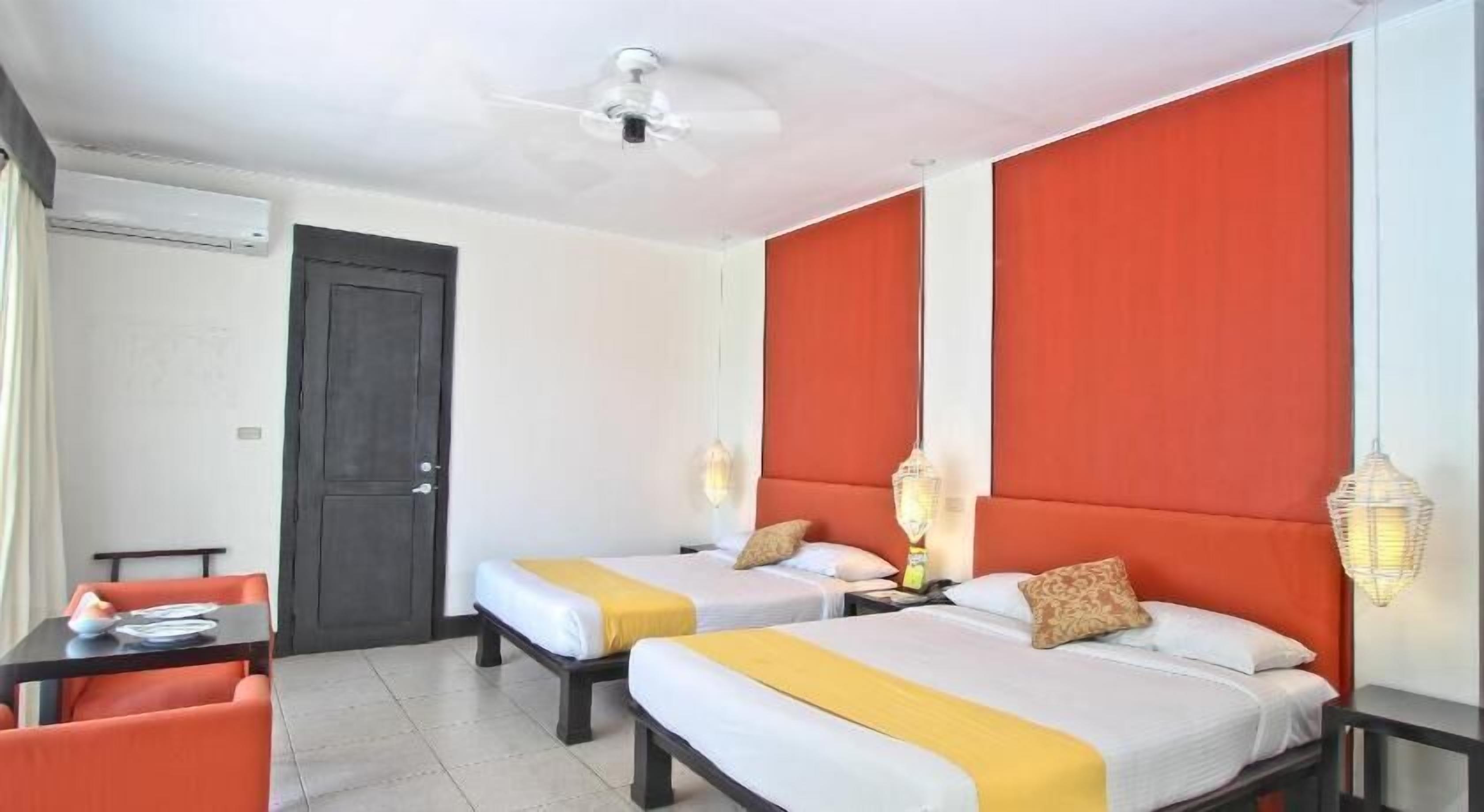 Premium bedding, minibar, desk, free WiFi