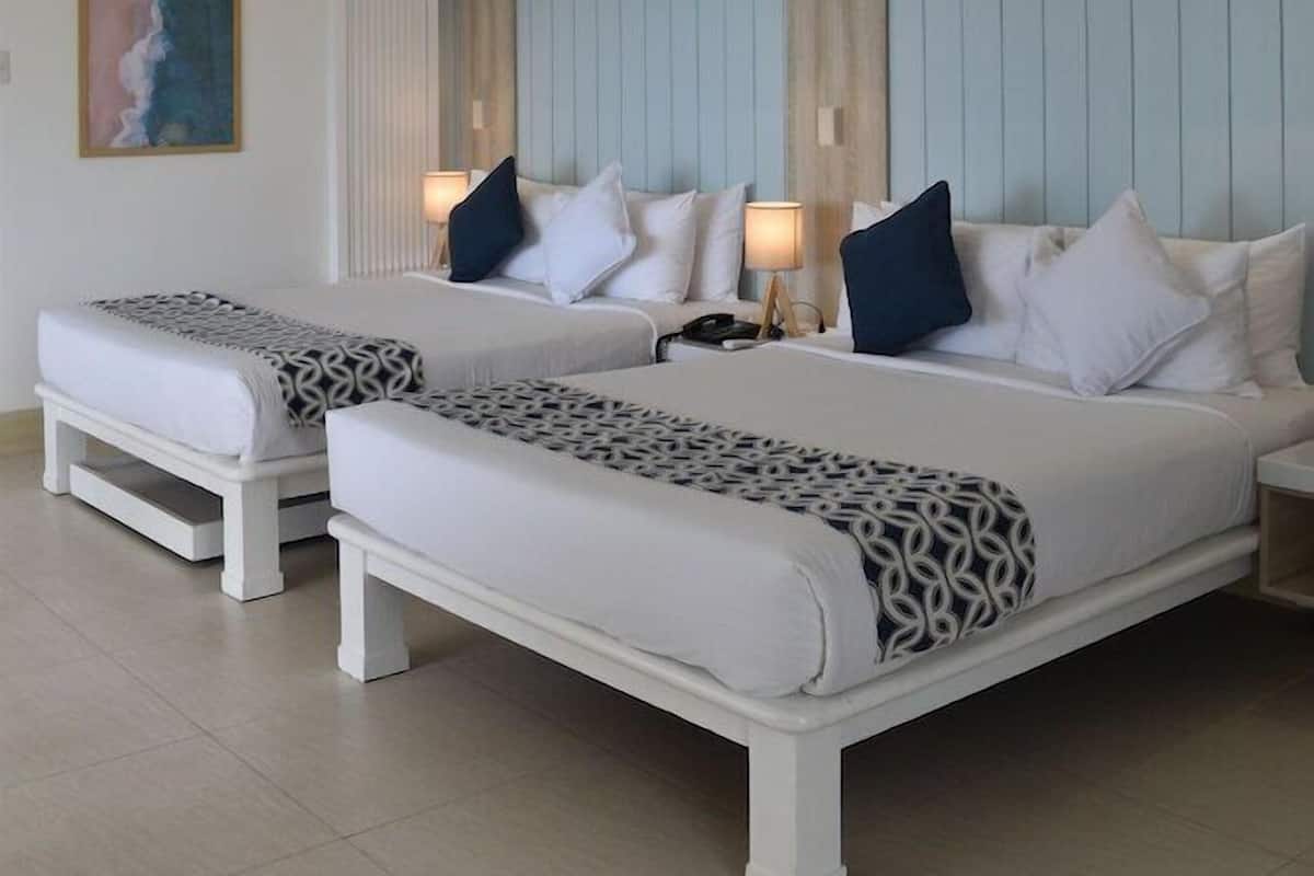 Premium bedding, minibar, desk, free WiFi