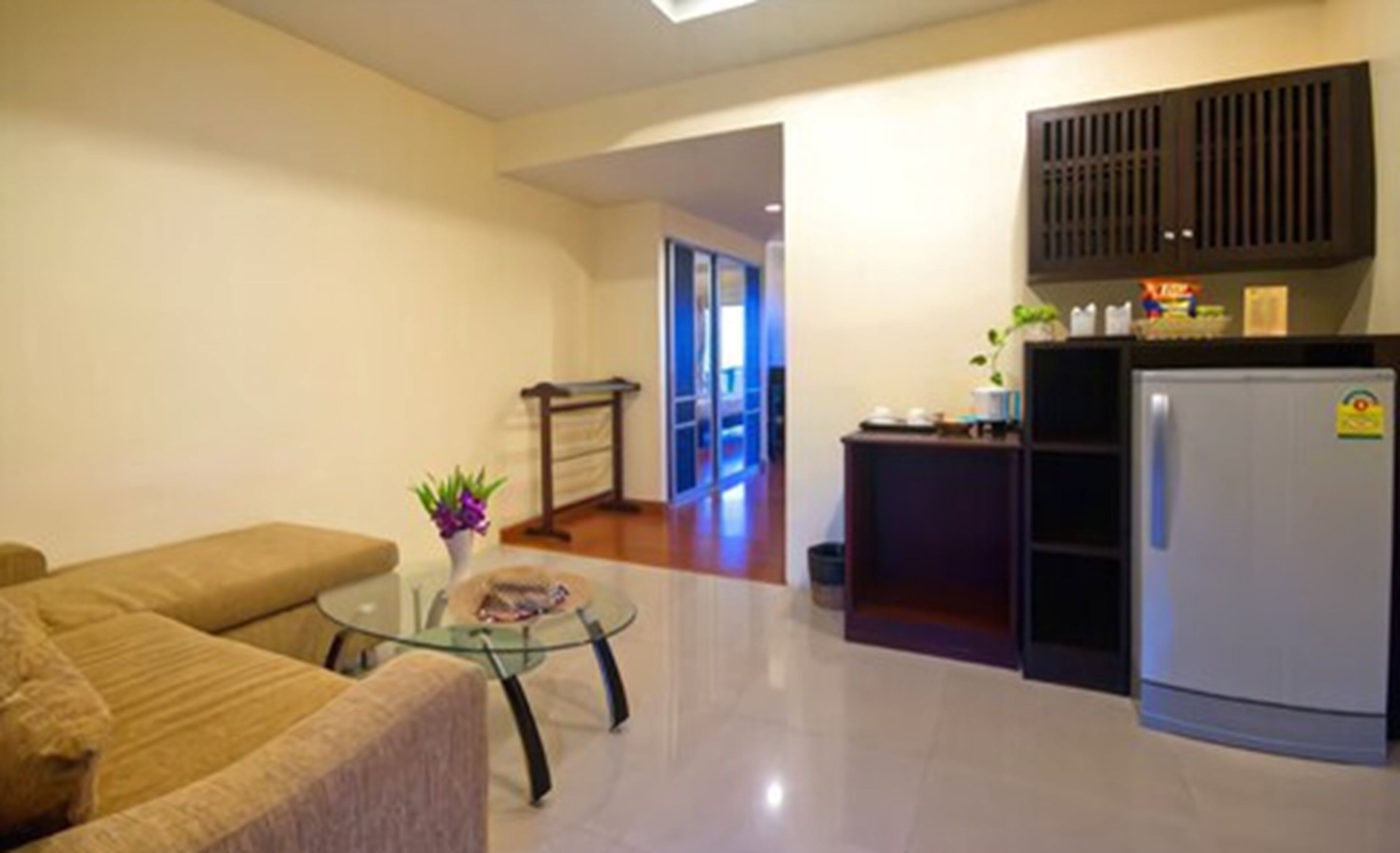 romantic ocean view suite | living room | tv