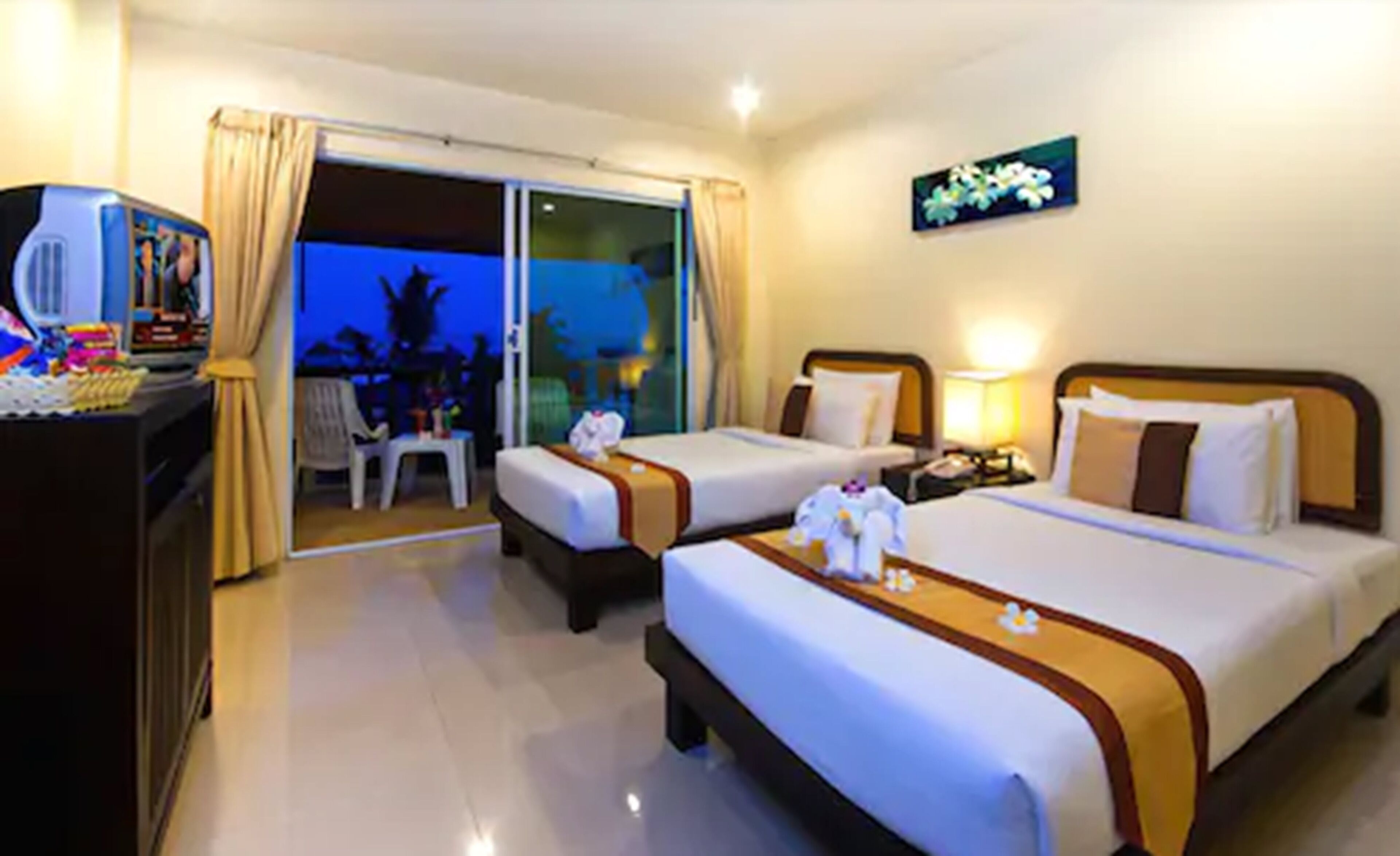 house two bedroom | 1 bedroom, minibar, in-room safe, desk