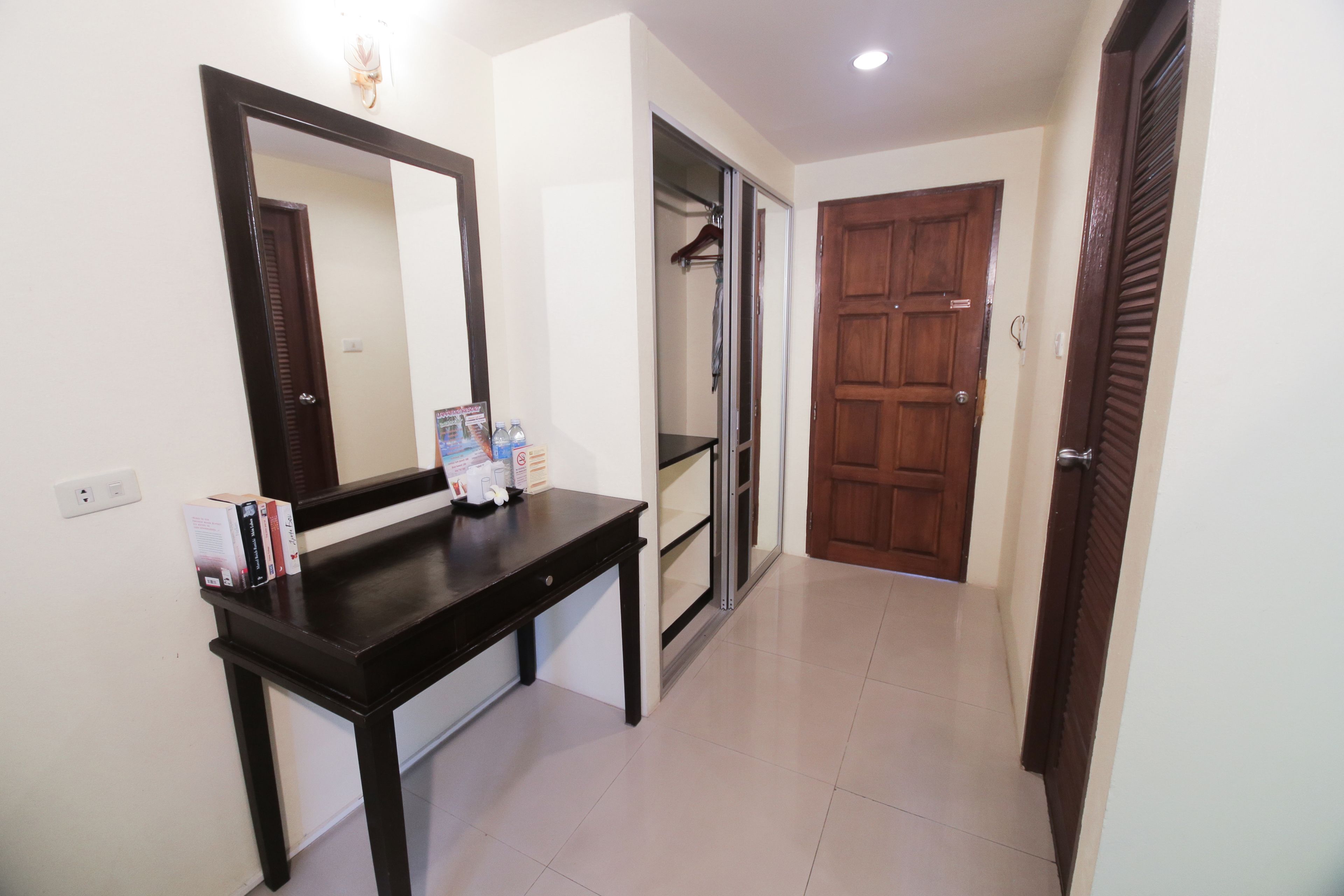 standard room | 1 bedroom, minibar, in-room safe, desk