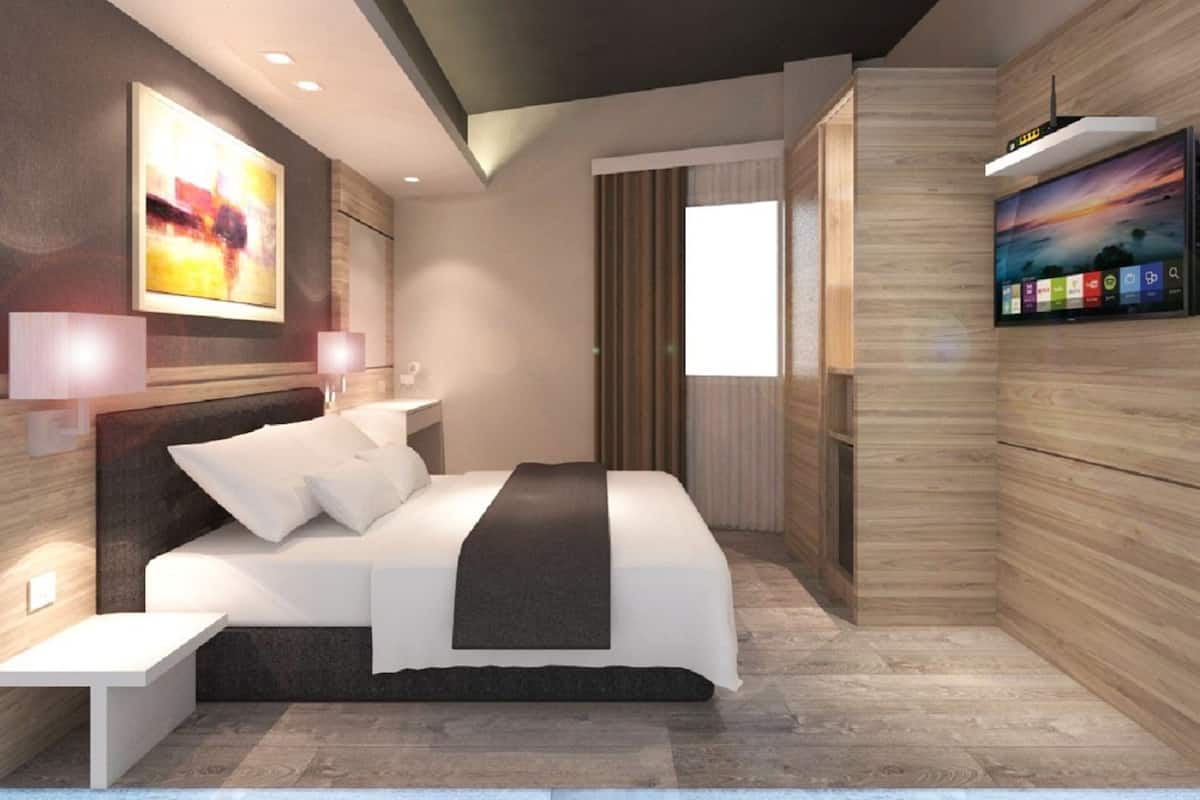 Deluxe Room, 1 Queen Bed | Down comforters, minibar, in-room safe, individually decorated