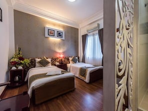 Minibar, in-room safe, desk, soundproofing - Saigon Odyssey Hotel (Ho Chi Minh City)