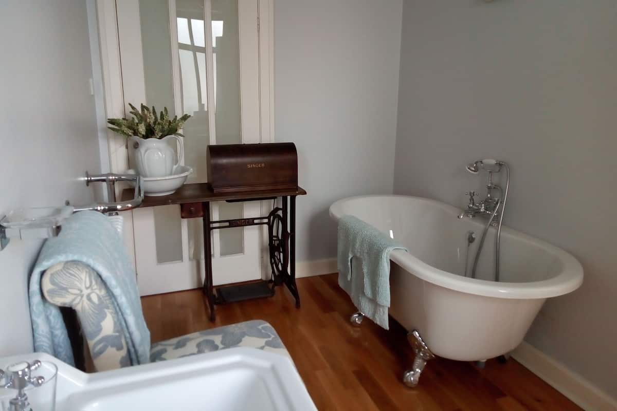 Habitación doble Deluxe, baño en la habitación, vista al jardín (King Deluxe) | Baño