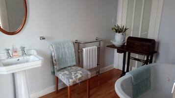 Deluxe Double Room, Ensuite, Garden View (King Deluxe) | Bathroom