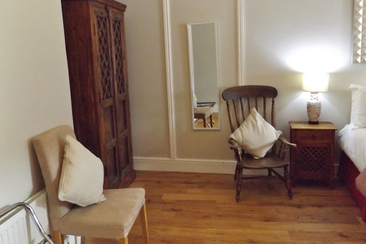 Chambre Double ou avec lits jumeaux, salle de bains attenante (Room 3) | Draps fournis