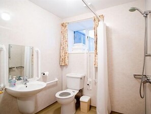 Casa de campo, baño privado (The Old Byre ) | Baño | Artículos de higiene personal gratuitos, secador de pelo y toallas