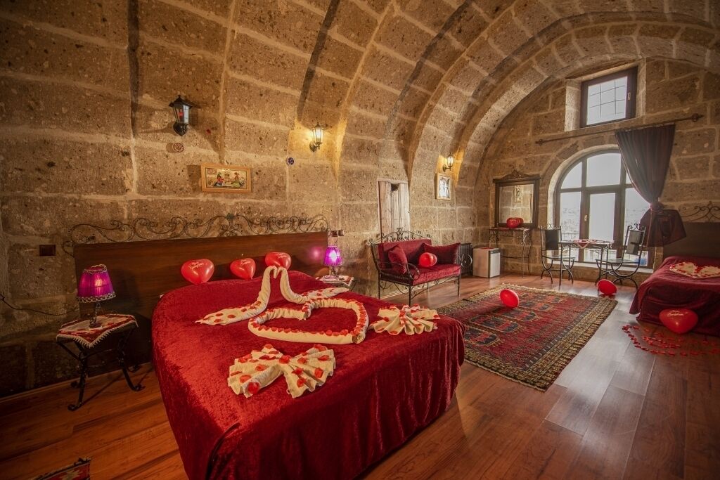 Double or Twin Cave Room | Zimmersafe, individuell dekoriert, individuell eingerichtet