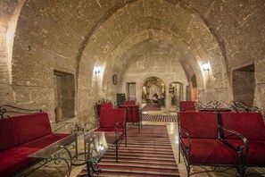 3 Bars/Lounges