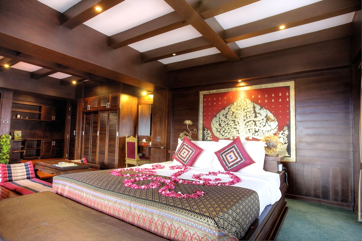 Singhamontra Signature Suite with balcony | Pillow-top beds, free minibar, in-room safe, individually decorated