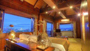 Montra Sky Roof Masterpiece with balcony | Pillow-top beds, free minibar, in-room safe, individually decorated