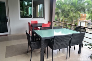 Breakfast, lunch, dinner served; pool views - Tagaytay Wingate Manor (Tagaytay)