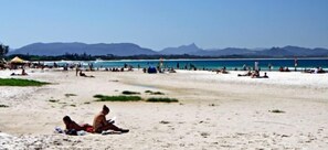 Beach nearby, white sand - Main Beach Apartments (Byron Bay)