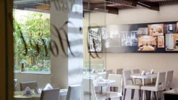 Breakfast, lunch, dinner served; international cuisine