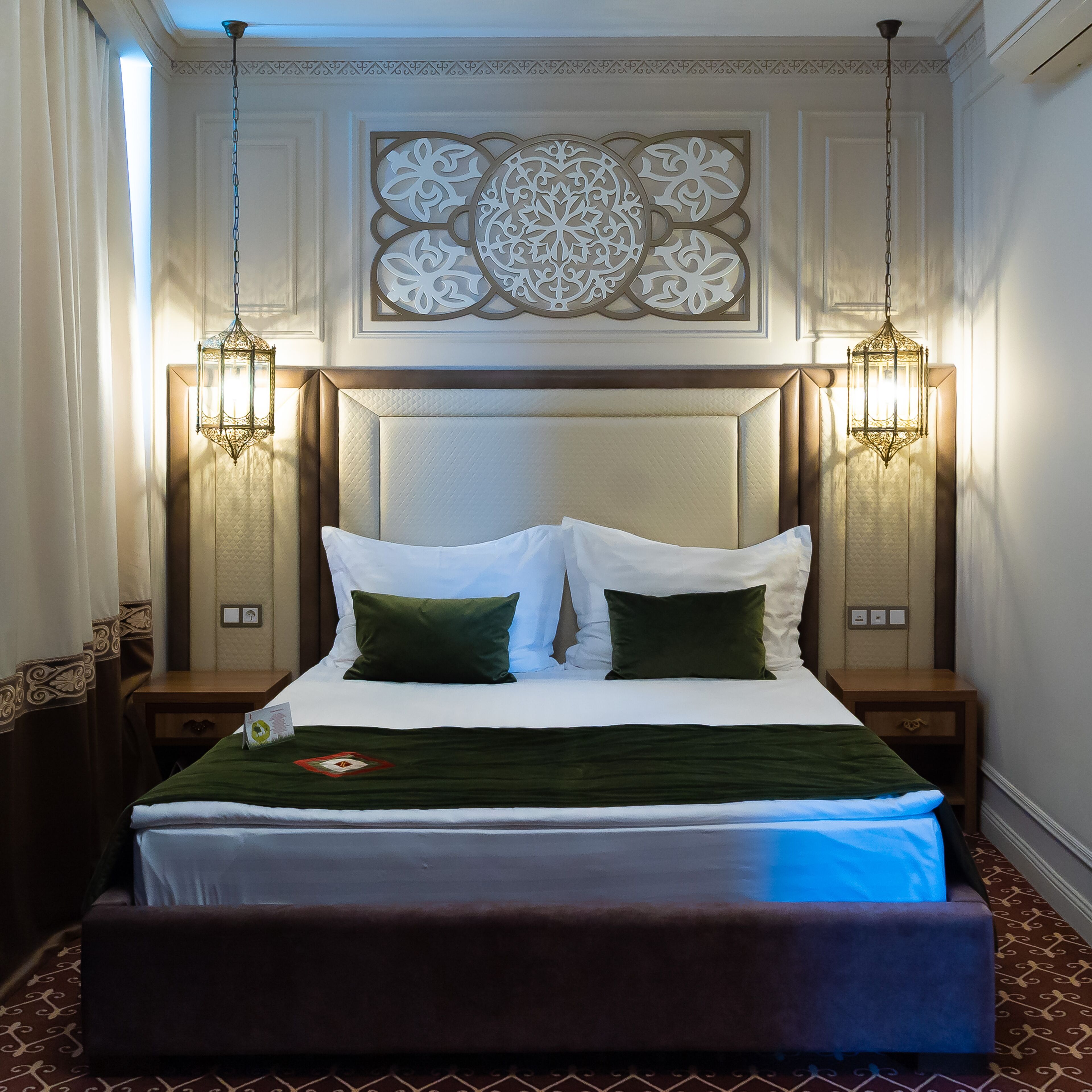 standard double room | premium bedding, minibar, in-room safe, desk