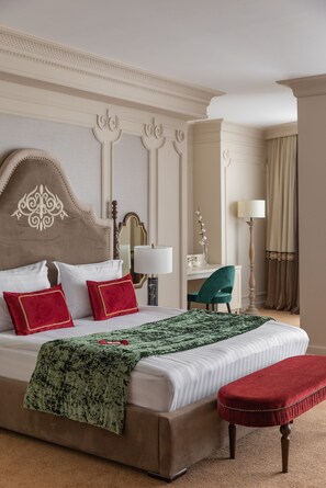 ห้องดีลักซ์ดับเบิล | เครื่องนอนระดับพรีเมียม, มินิบาร์, ตู้นิรภัยในห้องพัก, โต๊ะทำงาน