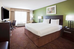Desk, laptop workspace, blackout drapes, iron/ironing board - Holiday Inn Express & Suites Rochester – Mayo Clinic Area by IHG (Rochester)