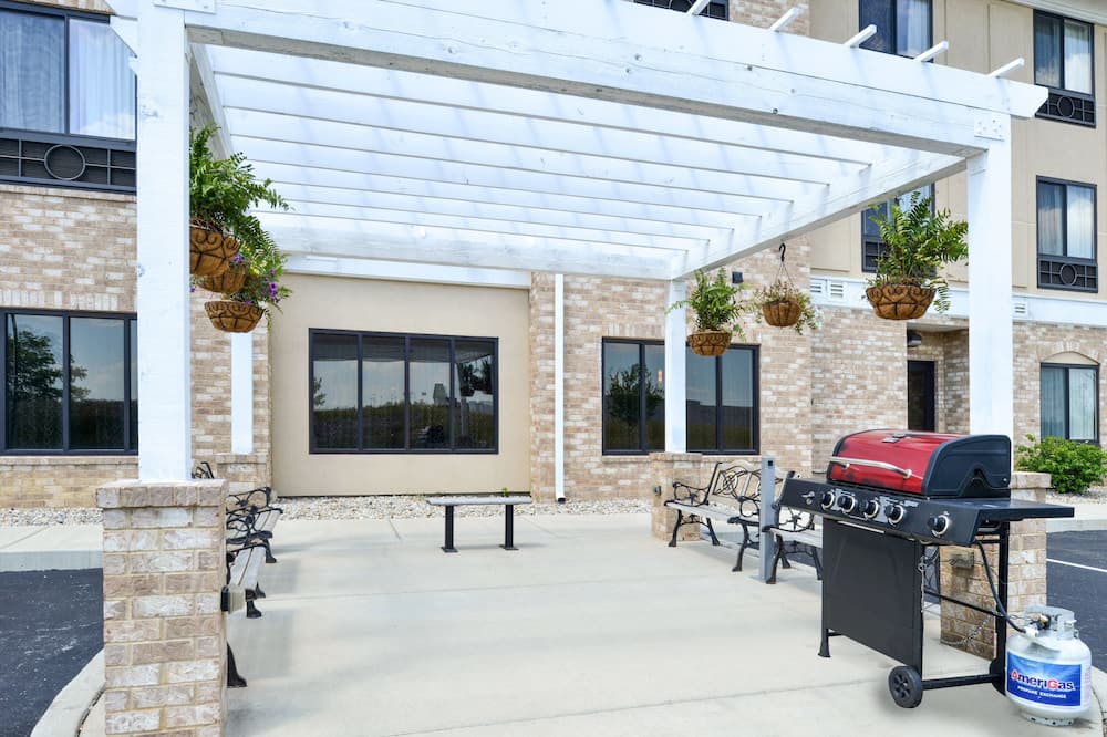 Holiday Inn Express & Suites Greenfield by IHG