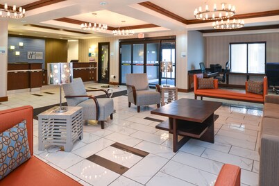 Holiday Inn Express & Suites Greenfield by IHG