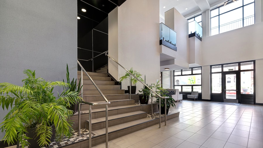 Holiday Inn Express & Suites Kansas City KU Medical Center by IHG