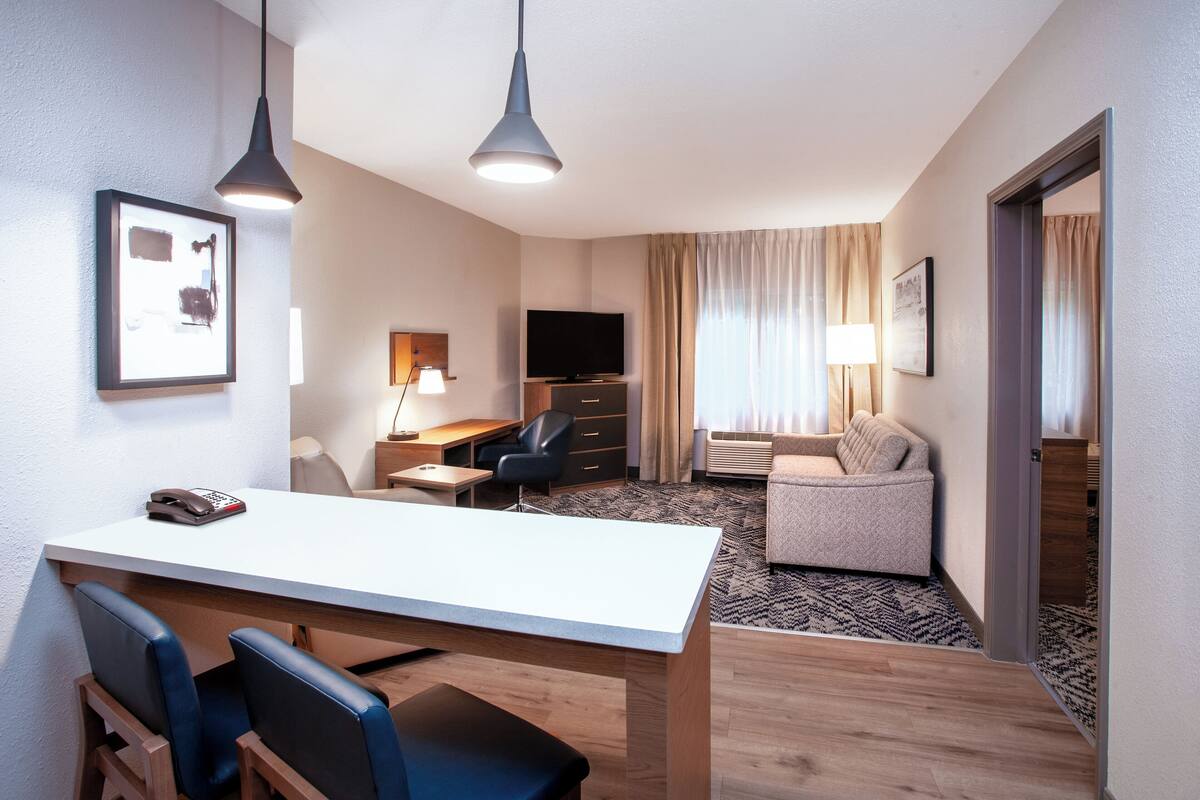 Studio, 1 Double Bed, Accessible Bathtub (Mobility) | Premium bedding, in-room safe, desk, laptop workspace