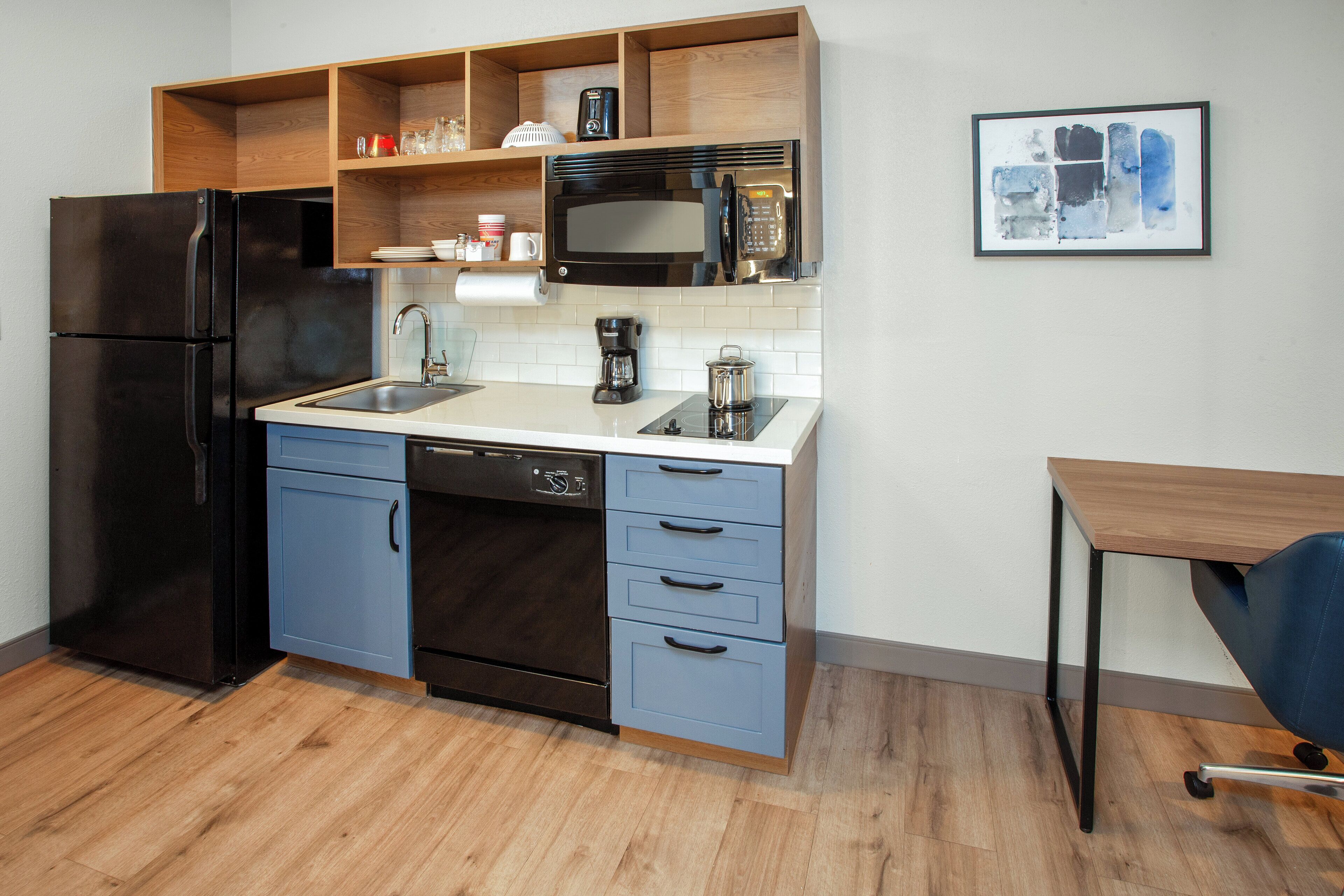 premium bedding, in-room safe, desk, laptop workspace