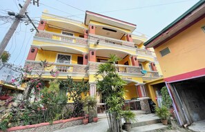 ด้านหน้าที่พัก