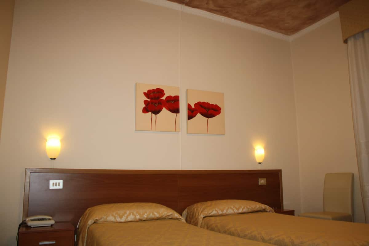 double room | desk, free wifi