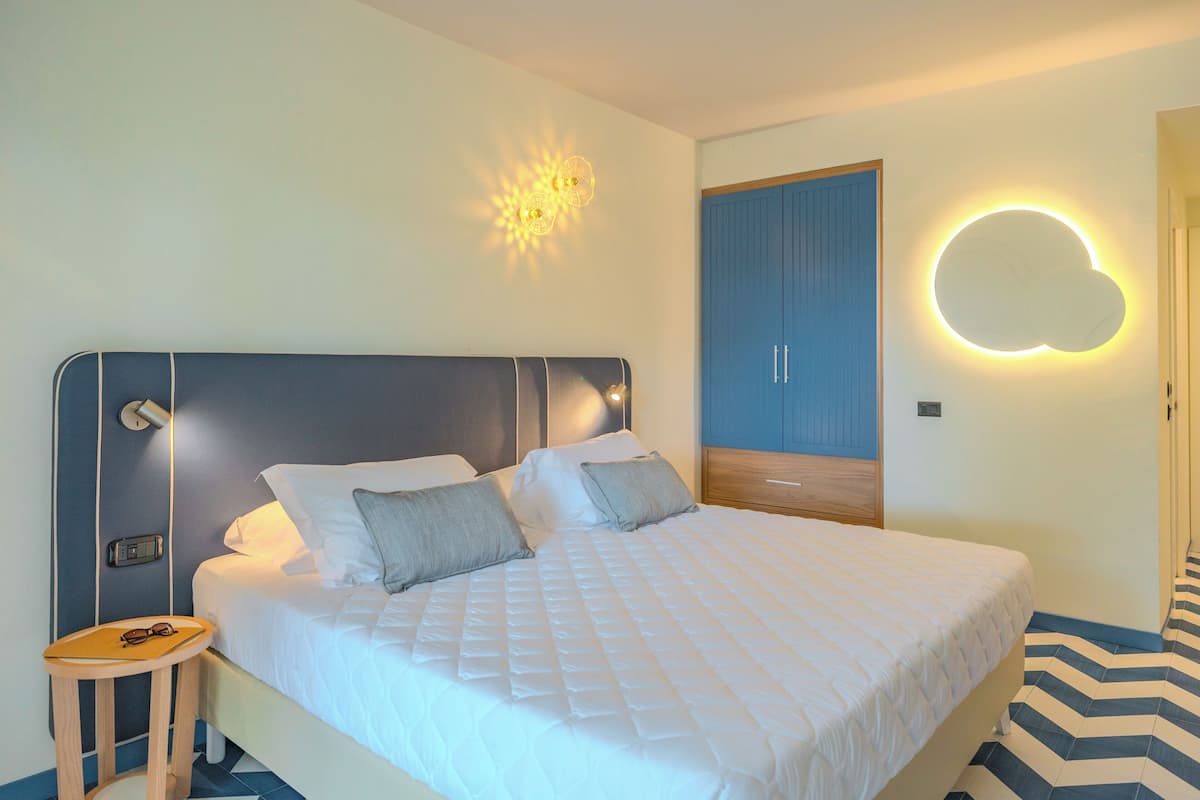 Superior kamer, balkon | 1 slaapkamer, luxe beddengoed, een kluis op de kamer