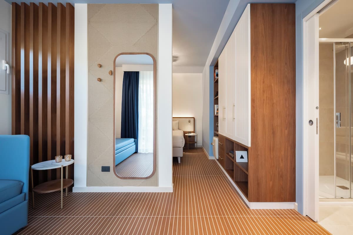 Family Room, 1 Bedroom, Kitchenette, Park View | 1 bedroom, premium bedding, minibar, in-room safe