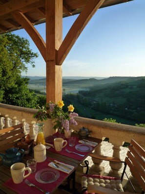 Daily continental breakfast for a fee