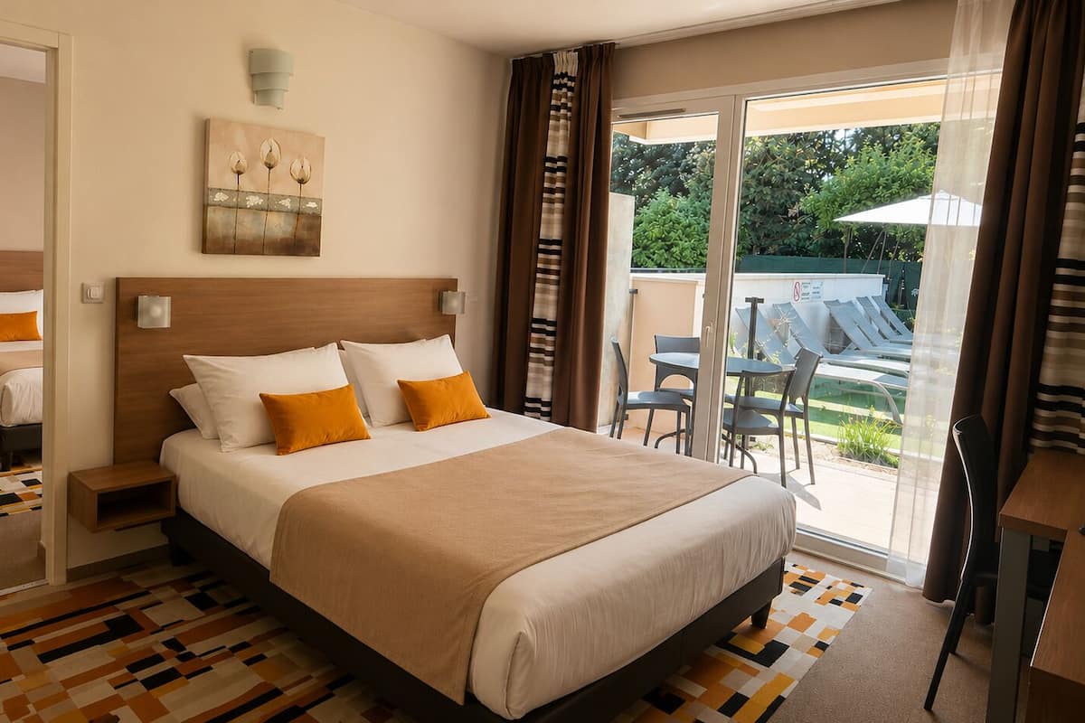 Suite familiar, Terraza | Ropa de cama de alta calidad y caja de seguridad en la habitación