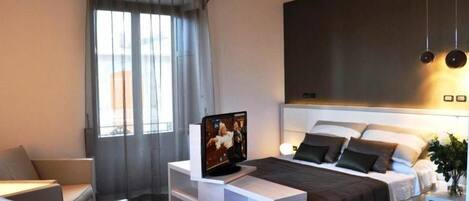 埃及棉床单、羽绒被、记忆海绵床垫、迷你吧