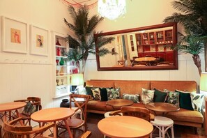 Dining - Casa Oliver Príncipe Real (Lisbon)