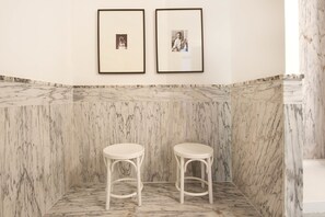 Trang trí khác biệt, trang bị nội thất với thiết kế riêng biệt 