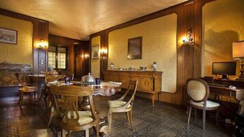 Free daily full breakfast