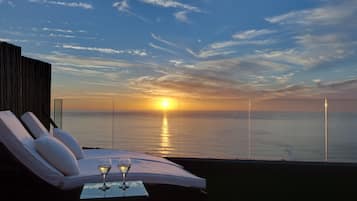 Luxury Double Room, Sea View (Gold) | Hypo-allergenic bedding, in-room safe, individually decorated