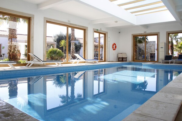Indoor pool, sun loungers