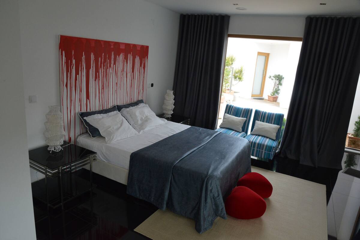 Deluxe Suite, Jetted Tub (Espiga) | Minibar, soundproofing, cribs (free), rollaway beds (surcharge)