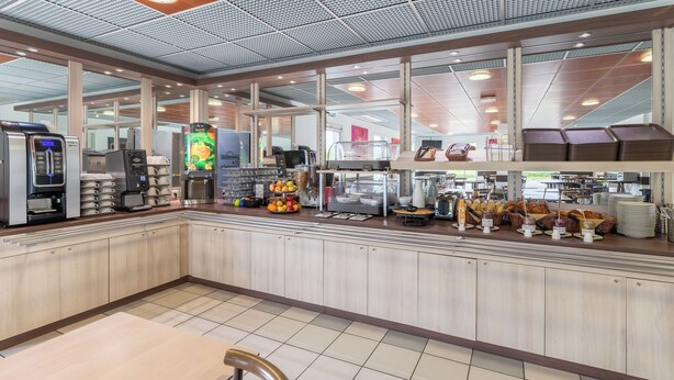 Frokostbuffé hver dag (mot et tillegg)