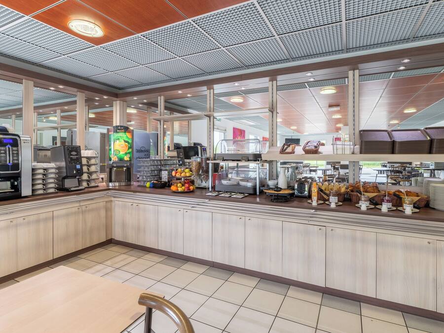 Daily buffet breakfast (EUR 9.90 per person)