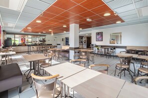 Daily buffet breakfast for a fee - Ace Hôtel Roanne-Mably (Mably)