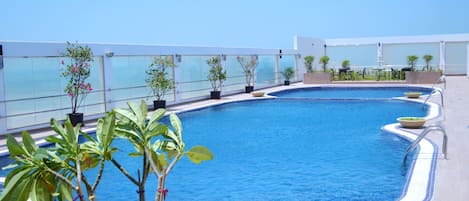 Outdoor pool, free cabanas