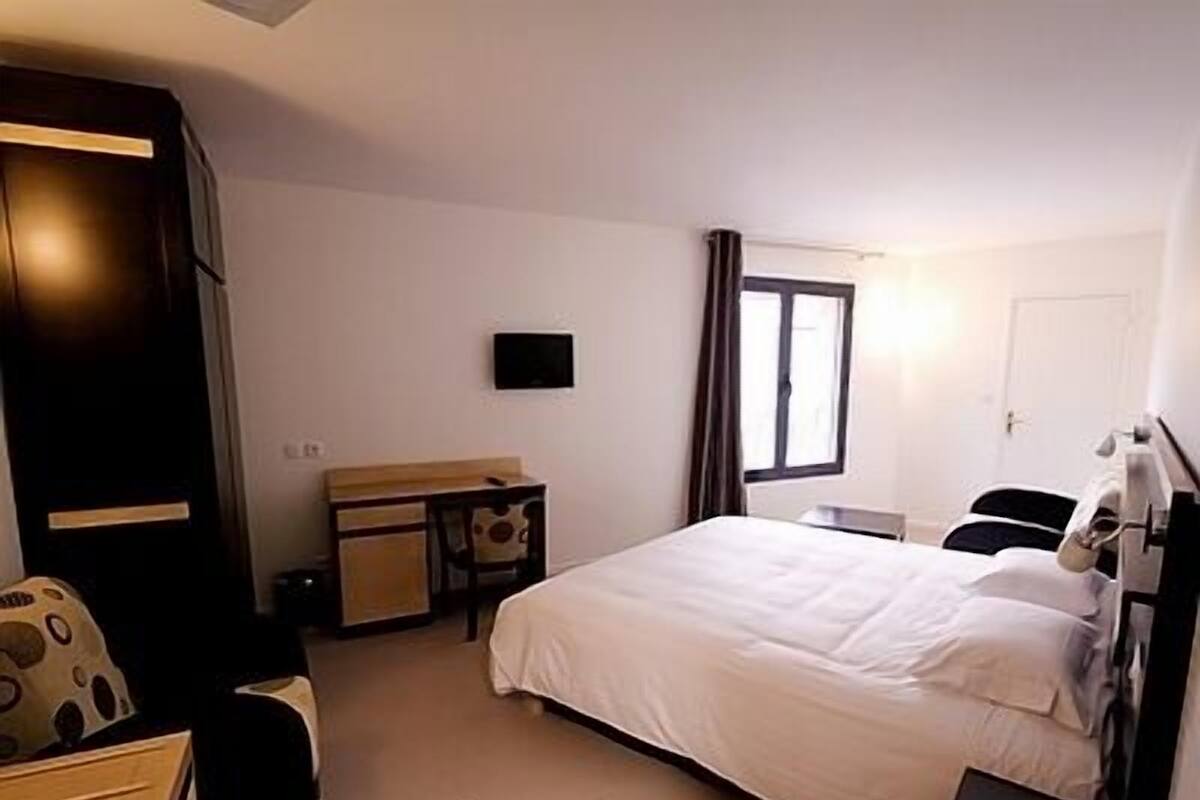 Minibar, in-room safe, individually decorated, individually furnished