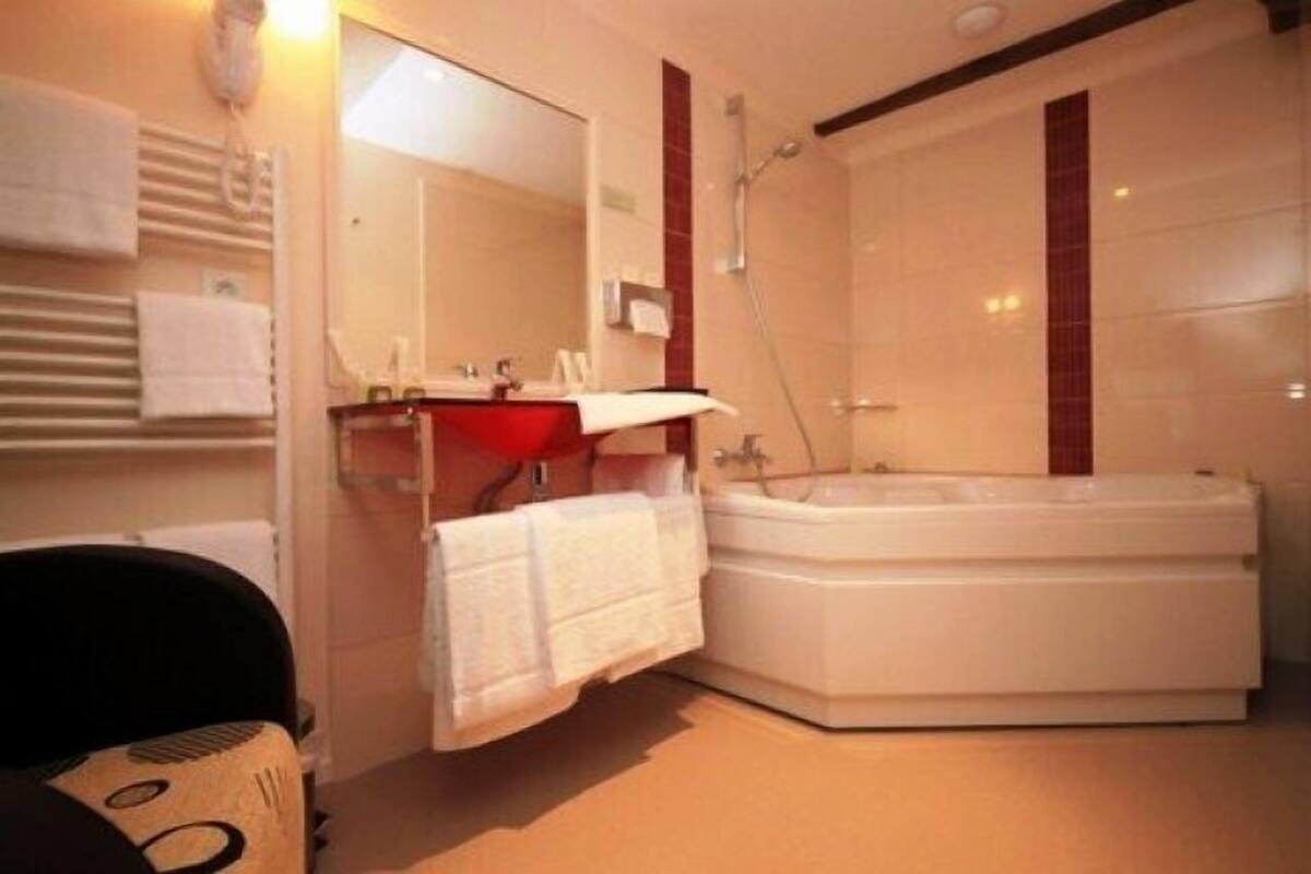 Quadruple Room | Bathroom