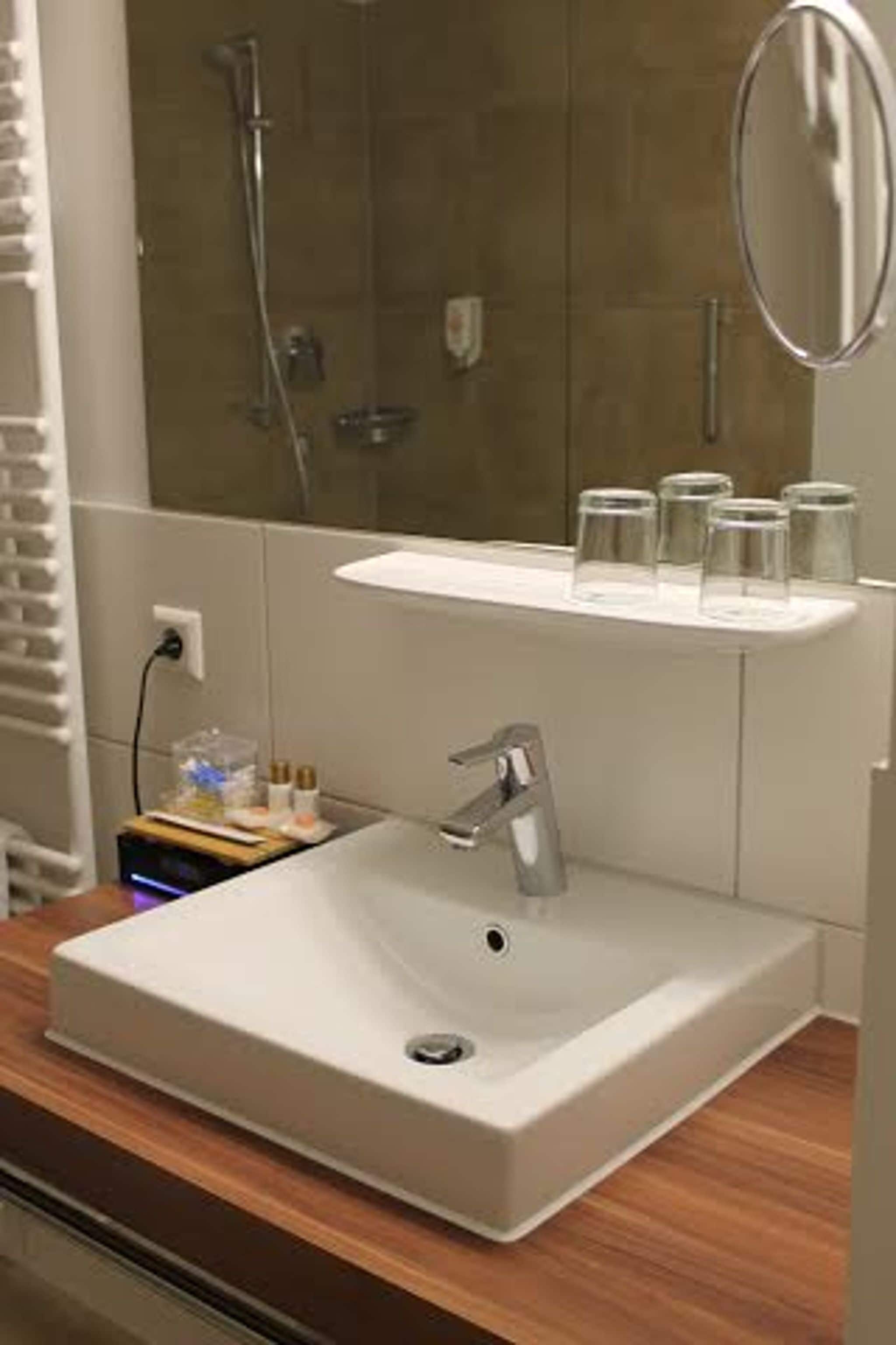 Wastafel kamar mandi