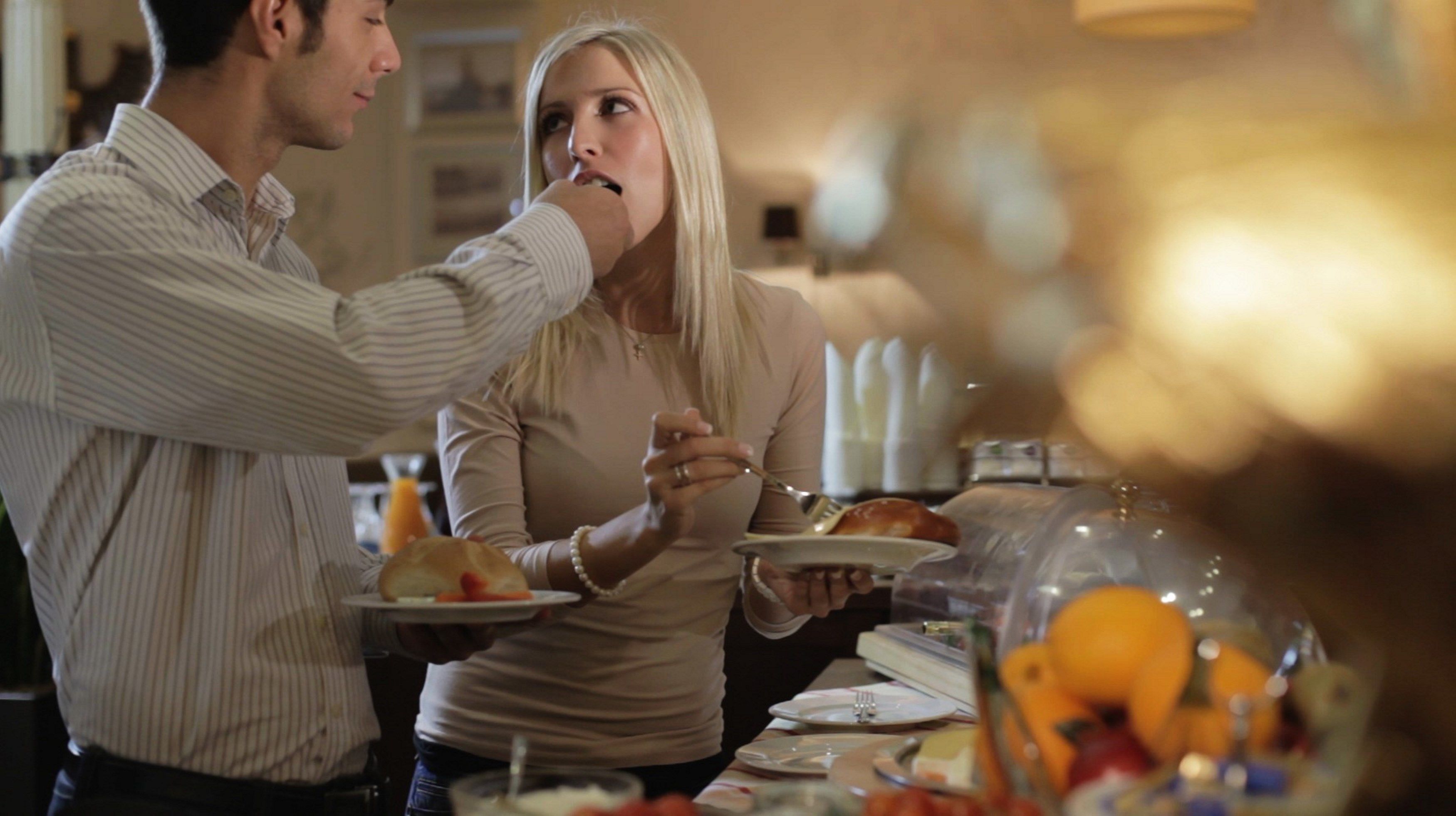 Tägliches Frühstücksbuffet (15 EUR pro Person)