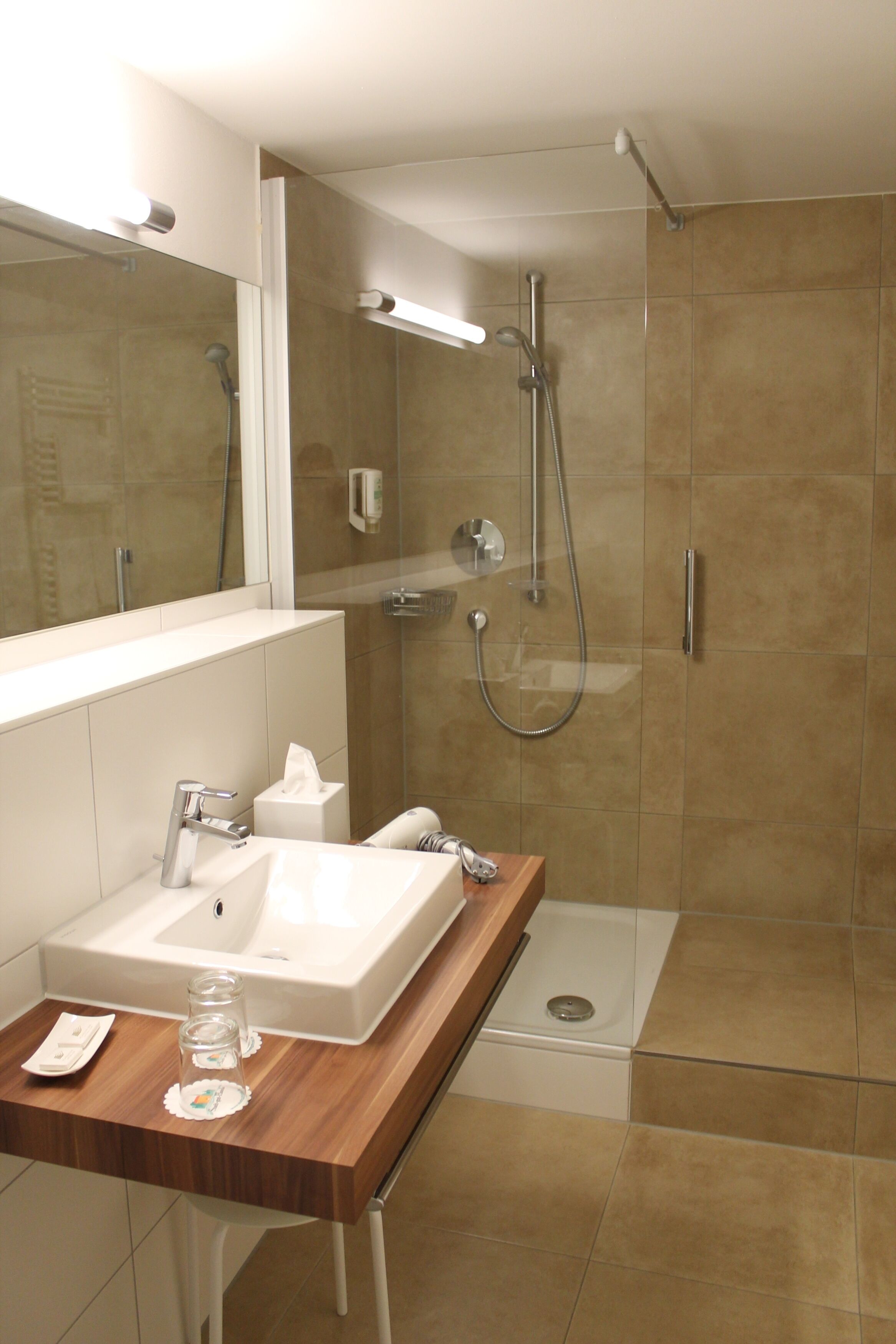 comfort single room | bathroom | shower, free toiletries, hair dryer, towels