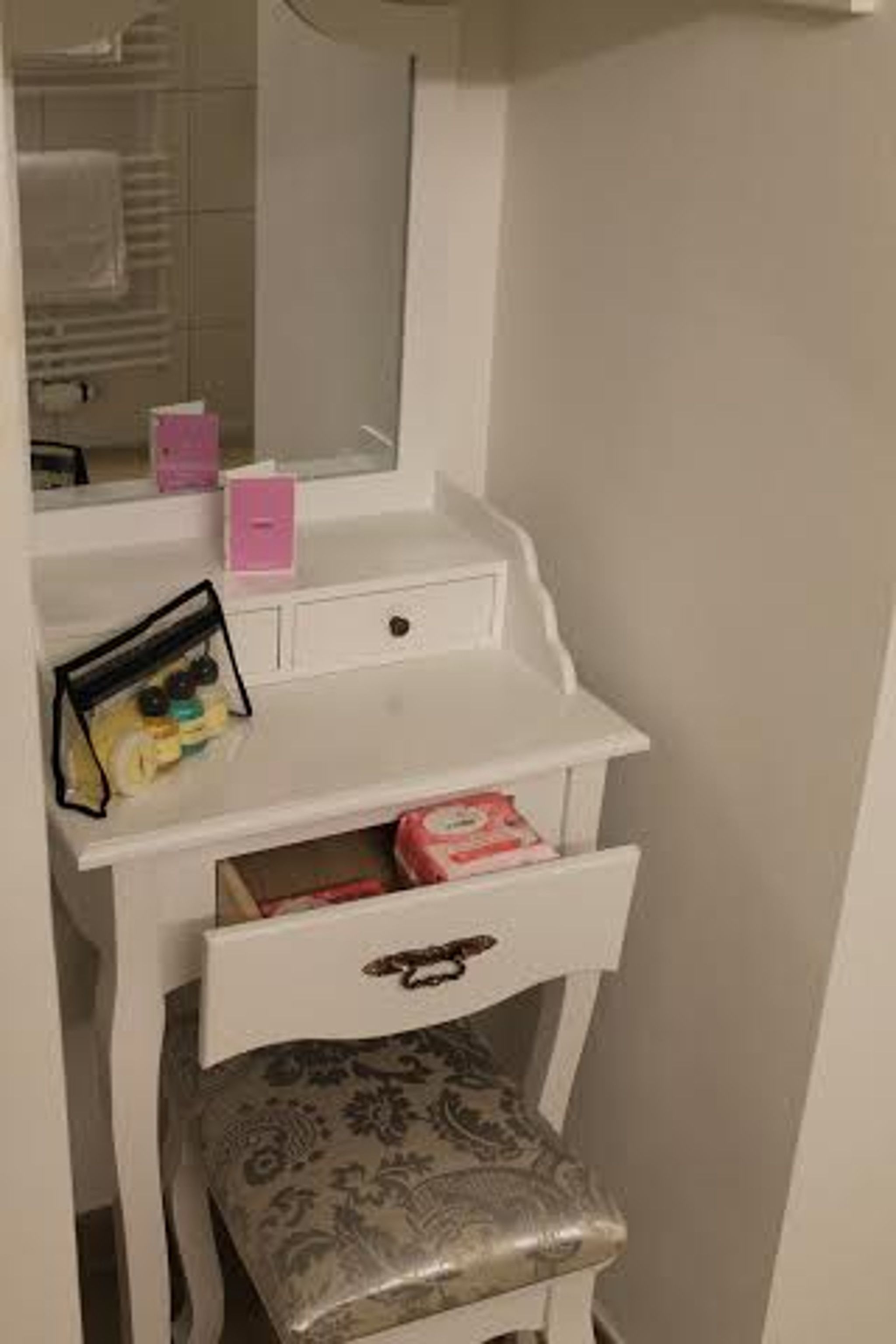 women room  | room amenity