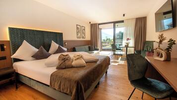 Comfort Double Room | 1 bedroom, hypo-allergenic bedding, in-room safe, desk